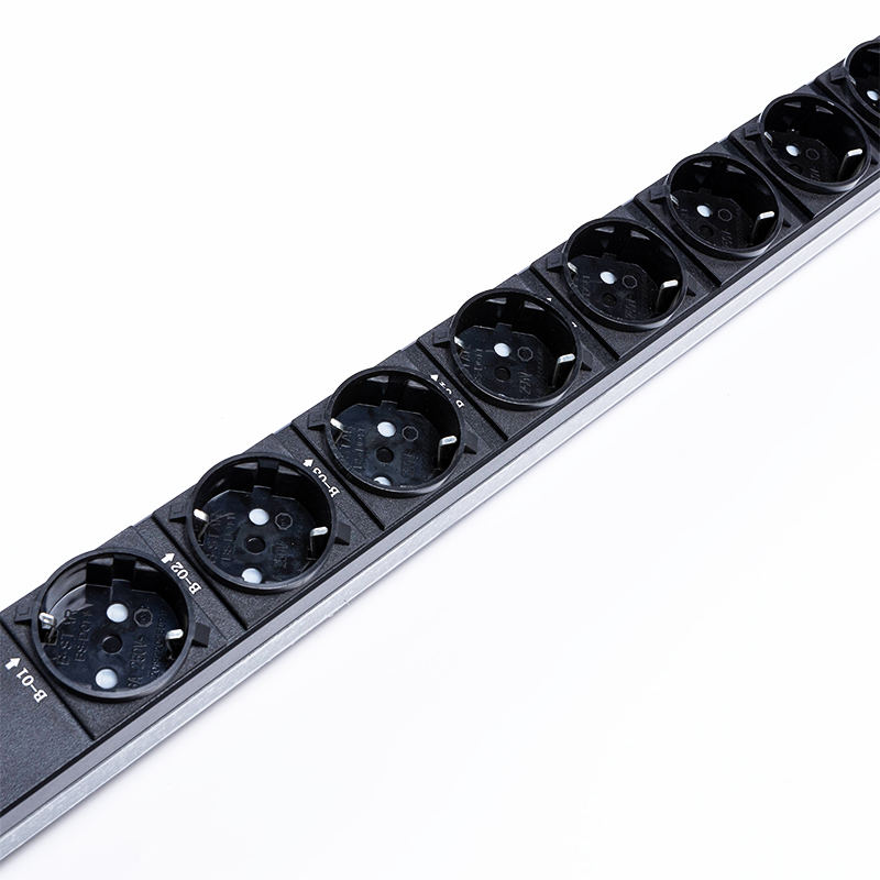 18 Outlet Jerman 1U Surge Protection Hot Swappable RS485 Metered Rack PDU