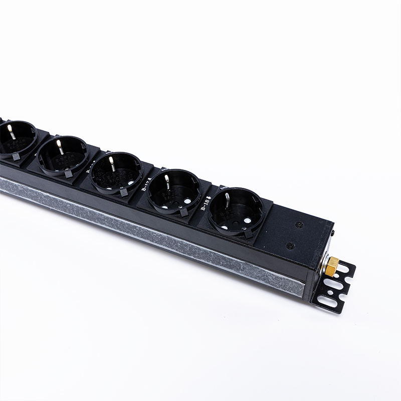 18 Outlet Jerman 1U Surge Protection Hot Swappable RS485 Metered Rack PDU